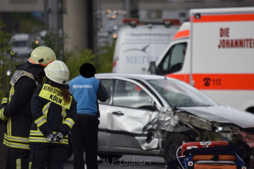 VU Auffahrunfall A 3 Rich Oberhausen kurz vor AS Koeln Dellbrueck P040.JPG - Miklos Laubert